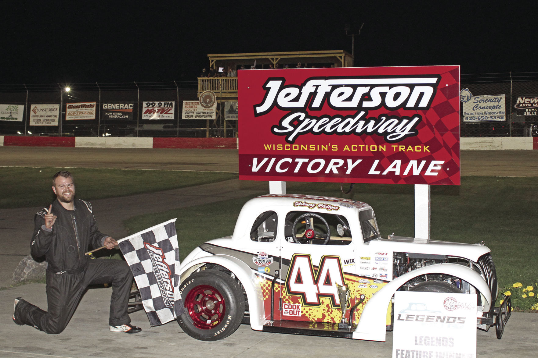 Legends Feature Winner Aaron Moyer